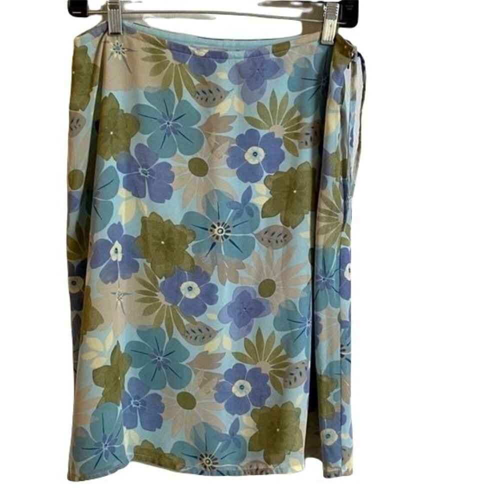 Old Navy Skirt Lined Polyester Light Blue with Flowers Size 8 - Picture 7 of 7